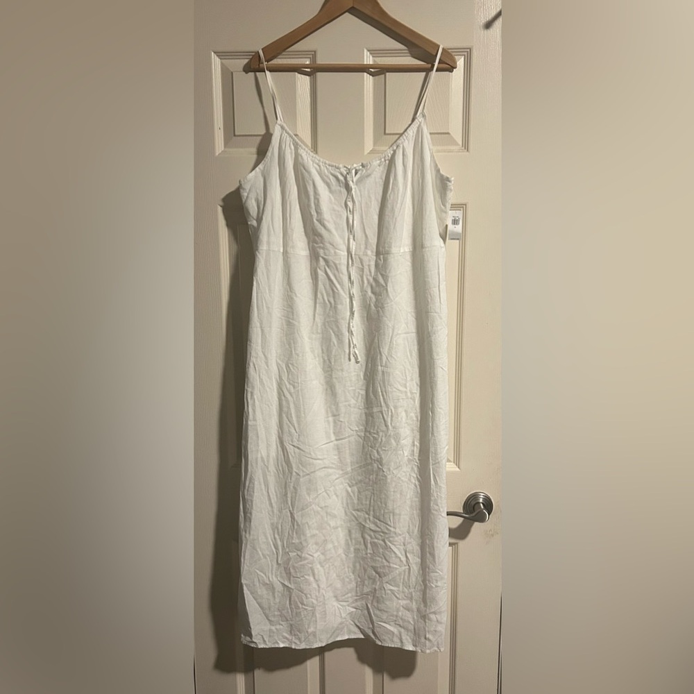 Old Navy Classic White lightly lined dress